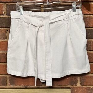 Simply blessed 2” shorts with ties belt Size M
Excellent condition